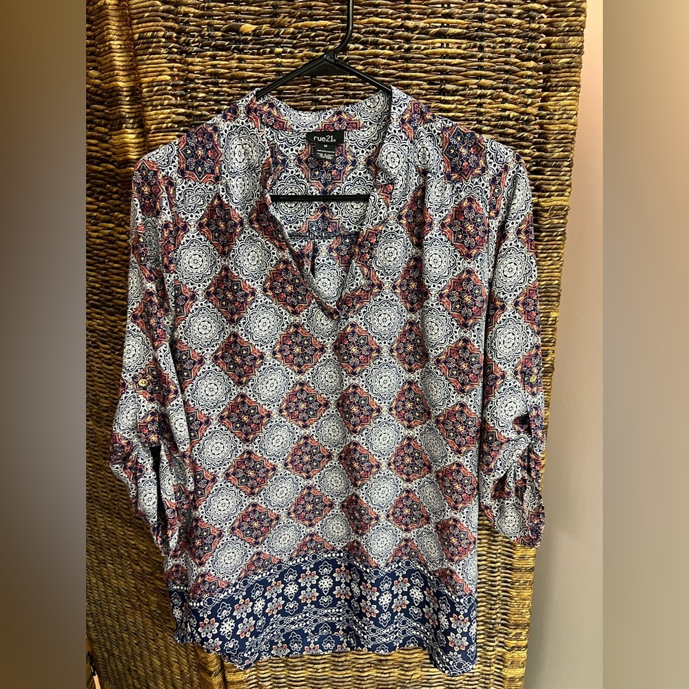 Rue21- Patterned‎ Flow shirt-Size: Medium, Pre-Owned